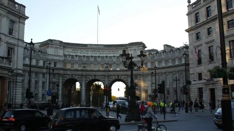 LONDON - Trafalgare square gate Stock Footage 73633221