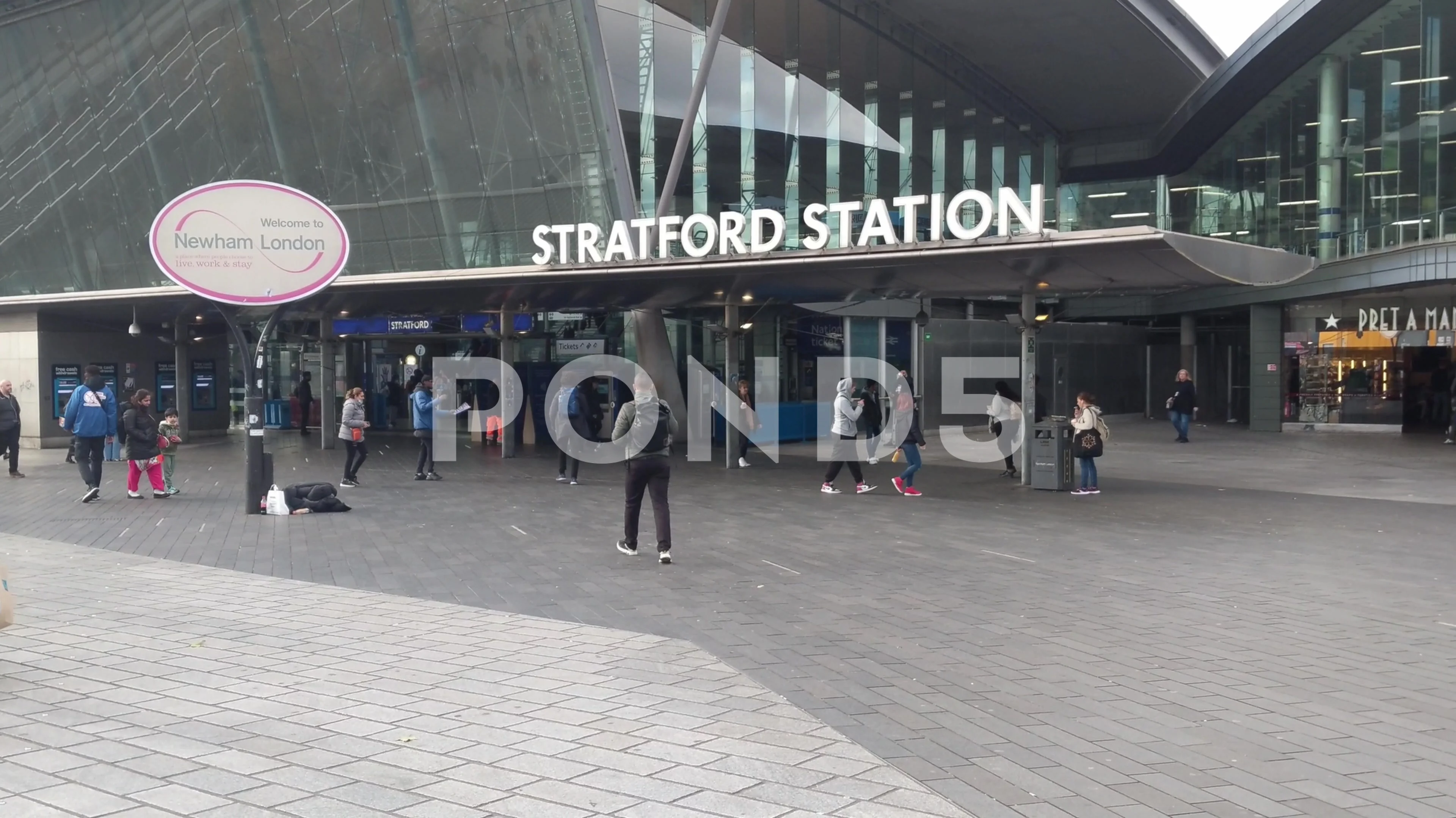 London, UK - 10/28/2021: Stratford Westf, Stock Video