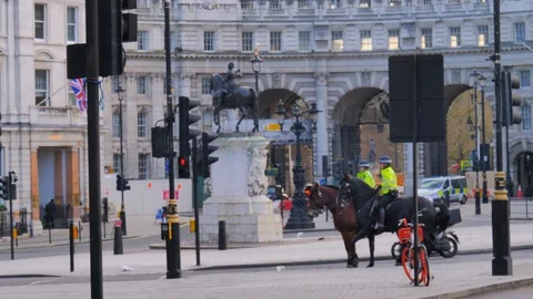 London Under Lock Down Video stock 127549866