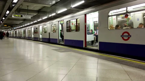 London underground subway 스톡 동영상 42894017