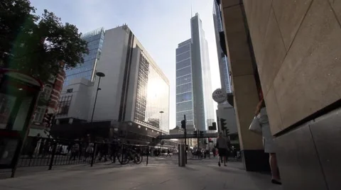 London Wall with Heron tower in centre. Low angle wide static shot Vídeos de archivo 59140001