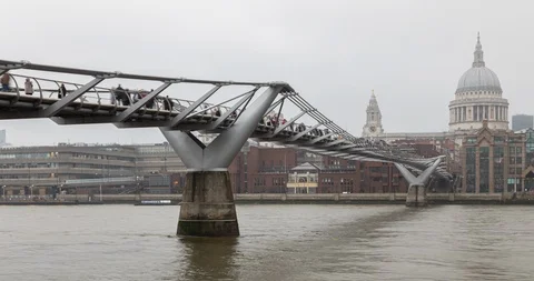 London whit the clouds Video stock 122338602