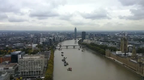 London's River Thames on a Cloudy Day Vidéo 59725867