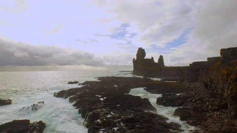 Londrangar basalt cliffs on the Snafellsnes peninsula coast Vídeos de archivo 330267456