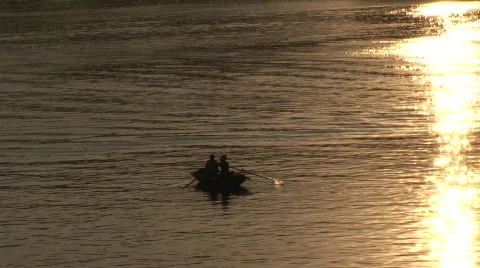 Lone Boat in the sunset Stock-Footage 290227
