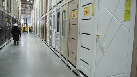 A lone customer in a large door store during the Covid-19 pandemic. Stock-Footage 166201186