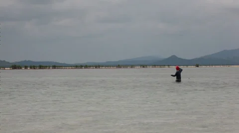 Lone Fishermen checking nets 스톡 동영상 33127817