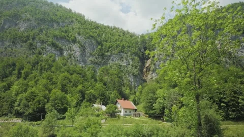 Lone house between mountains Video stock 249404925