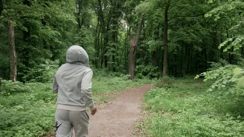 Lone runner in wintry wood, slow motion shot Stockbeeldmateriaal 75537786