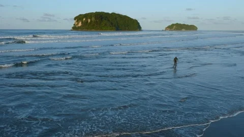 Lone surfer in the shallows on a deserted beach Video stock 194898305