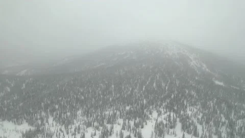 Lonely alpine mountain during snowfall Vidéo 171577179