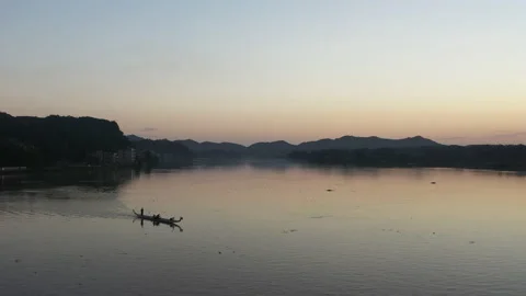 Lonely Dragonboat on Empty Lake at Sunset 動画素材 206907599