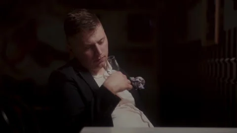 Lonely man Drinking Alcohol at the bar Vídeo Stock 258335489