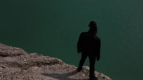 Lonely man in meditations on the Water 스톡 동영상 35606151