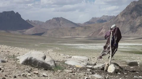 Lonely scarecrow, remote mountain valley, eerie, isolation, Tajikistan Video stock 28687464