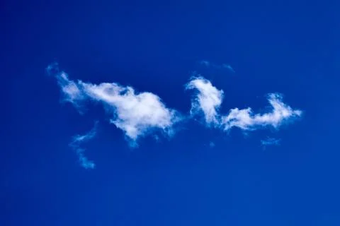Lonely white fluffy cloud on blue sky background Foto stock