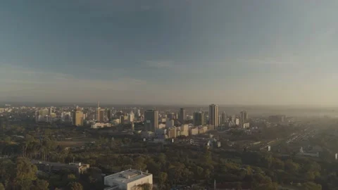 Long aerial pull over Nairobi CBD &amp; Upper Hill 스톡 동영상 130296938