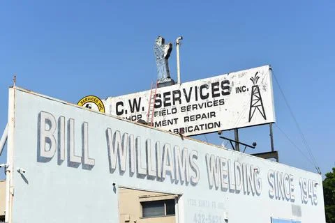 LONG BEACH, CALIFORNIA - 18 OCT 2023: Bill Williams Welding on Santa Fe Avenu Stock Photos