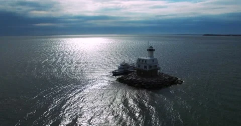Long Beach LightHouse With Boat Slightly Rotating View 스톡 동영상 62149309