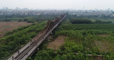 Long Bien Bridge, Red River, Hanoi, Vietnam Video stock 98929216