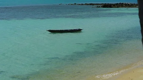 Long Boat - empty - swinging at the beach Stock Footage 126208668