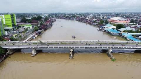 The long bridge connecting Teluk Dalam and Pekauman Banjarmasin which is bu.. Stock Footage 318078790