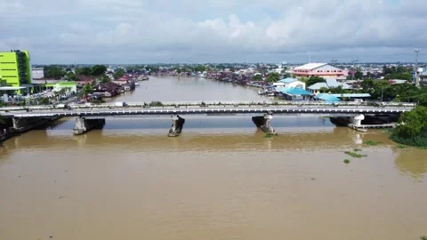 The long bridge connecting Teluk Dalam and Pekauman Banjarmasin which is bu.. Stock Footage 318079313