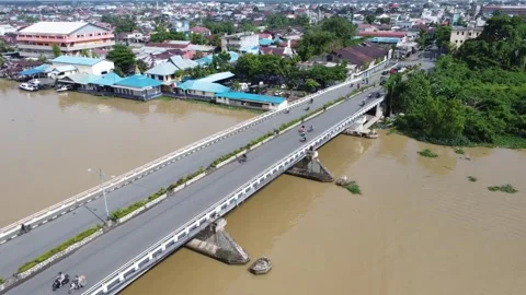 The long bridge connecting Teluk Dalam and Pekauman Banjarmasin which is bu.. Stock Footage 318079388