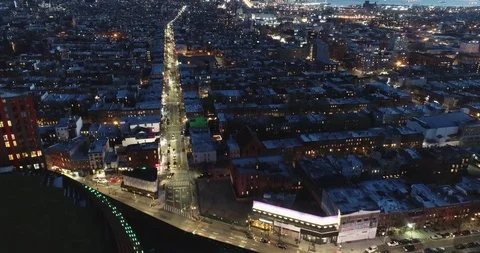 Long Brooklyn Avenue through Night Neighborhood Vidéo 89010620