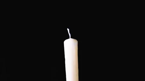 Long candle on a dark background. Vídeo Stock 107780948