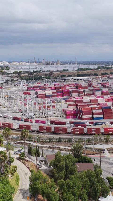 Long cargo train traveling through busy Port of Los Angeles container terminal s Stock Footage 337315326