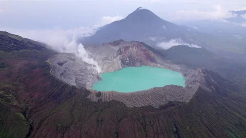 Long distance drone shot of Mount Ijen and mountain landscape East Java 库存影片 328956945