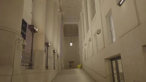 Long empty corridor of a large building, towards the exit Stockbeeldmateriaal 266439296