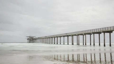 The long expanse of the iconic Scripps Pier in the Pacific Ocean near San Diego Stock Photos