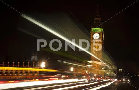 Long exposure lights from traffic big ben london at night Stock Photos