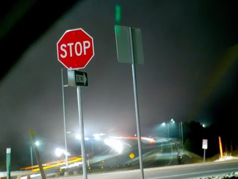 Long Exposure Night Time Stop Sign Foto stock