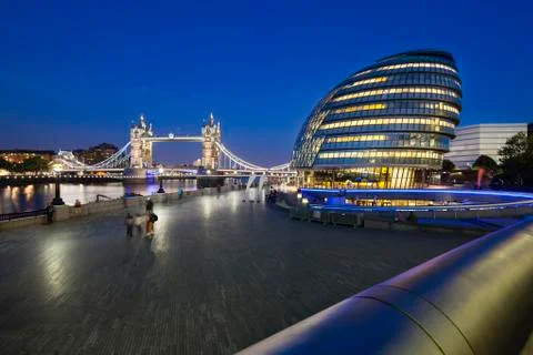 Long exposure night view of the tower bridge and city hall in london with dee Stock Photos