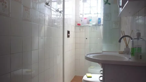 A long exposure time lapse of a man cleaning a bathroom Vídeo Stock 130676983