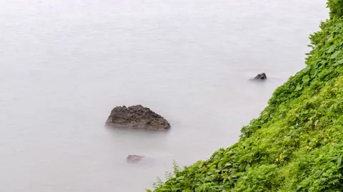 Long Exposure Timelapse Shot of Green Coastal Cliffs and Rocks 스톡 동영상 320836531