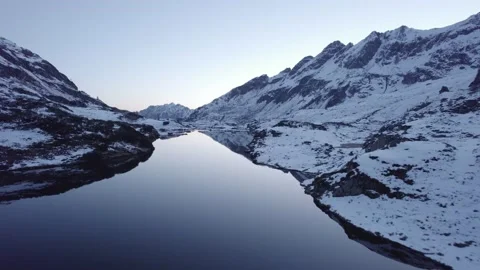 Long flight over a mountainlake Video stock 170194645