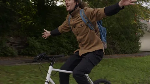 Long-Haired Guy Balancing on Bicycle in Neighborhood 스톡 동영상 317609414