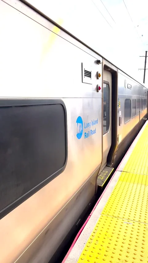 Long Island Rail Road Train Arriving on the Platform in Babylon Video stock 331731649