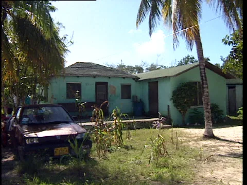 Long Island Simm's settlement zoom in to the house Video stock 138606825