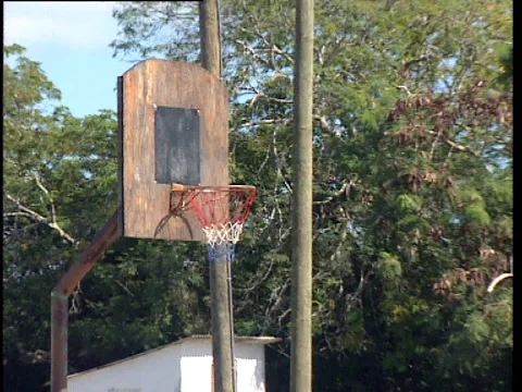 Long Island Simm's settlement zoom out on the basketball court Video stock 138606828