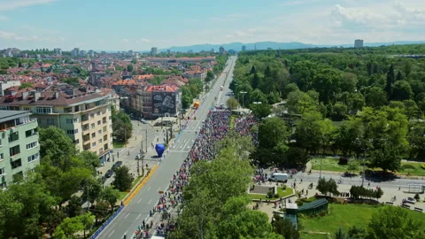 Long line of cyclists riding on Tsarigradsko Shose in Sofia Bulgaria 스톡 동영상 335069391