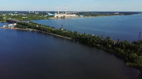A long low bridge between the two banks of the city. A Video stock 155941503