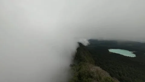 LONG MOUNT TRACKING WITH FPV DRONES 스톡 동영상 229495579