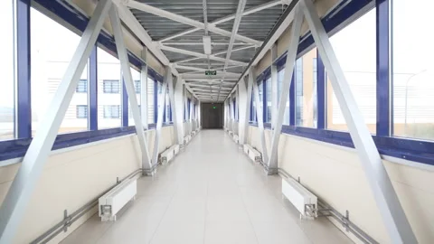 Long passageway with long windows and metal frames Vídeos de archivo 318743458