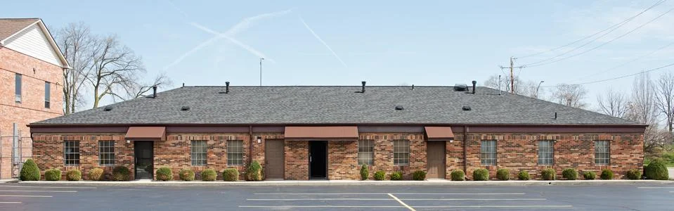 Long Patchwork Brick Business Building Stock-Fotos