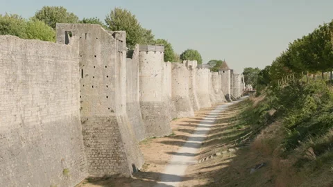 Long Perspective Shot of the Impressive Medieval Ramparts and Defensive Towers i Vídeo Stock 340636628